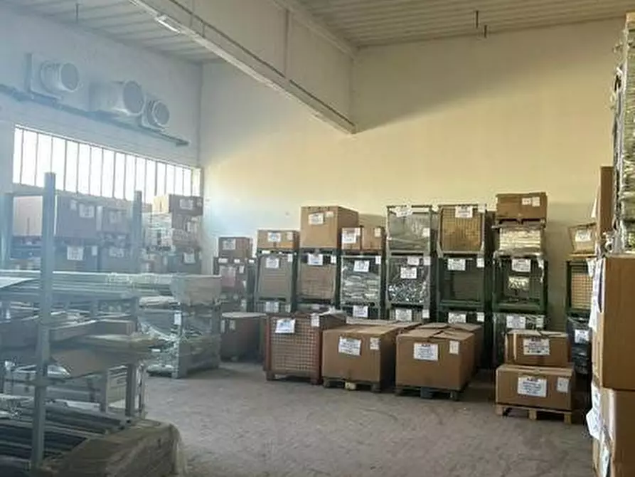 Immagine 13 di Capannone industriale in affitto  in via volta 40 a Arosio