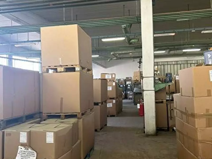 Immagine 14 di Capannone industriale in affitto  in via volta 40 a Arosio