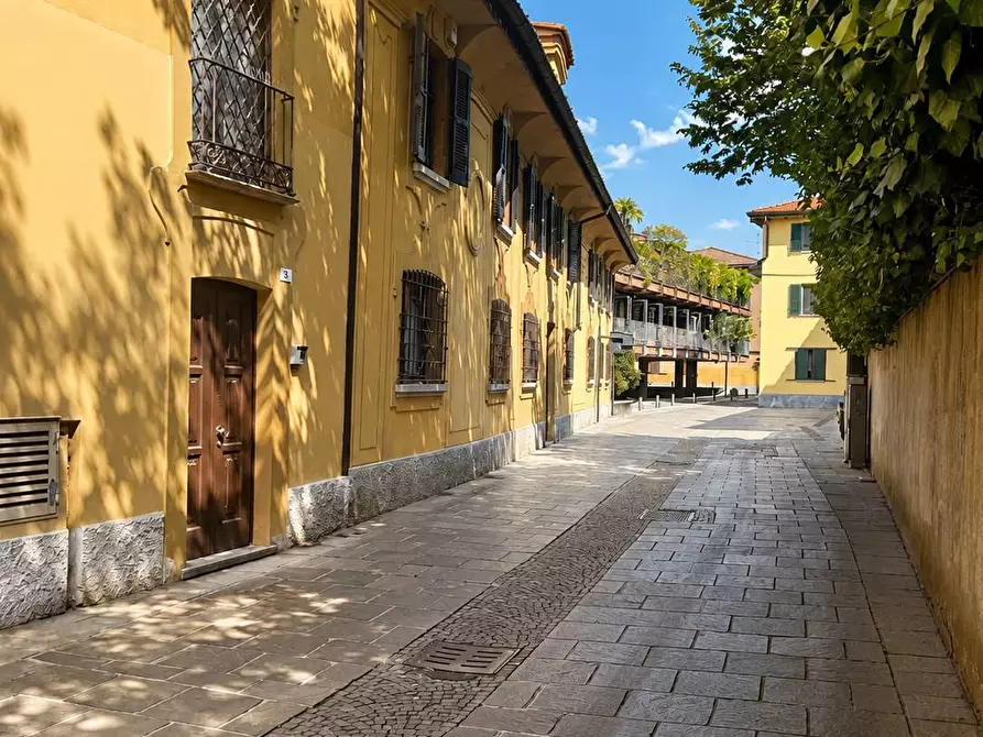 Immagine 1 di Ufficio in vendita  in Via Camillo Benso di Cavour 35 a Gorgonzola