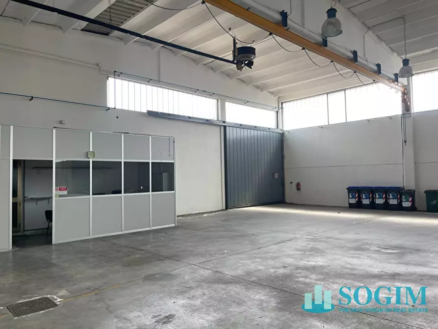 Immagine 6 di Capannone industriale in affitto  in via Tolstoj a San Giuliano Milanese