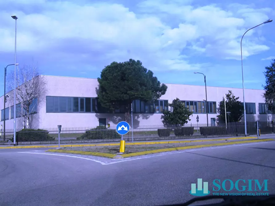 Immagine 12 di Capannone industriale in vendita  in De Gasperi a Arcore