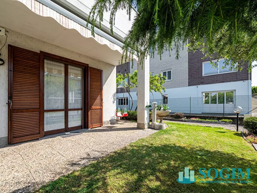 Immagine 4 di Villa in vendita  in Via Valtellina a Merone