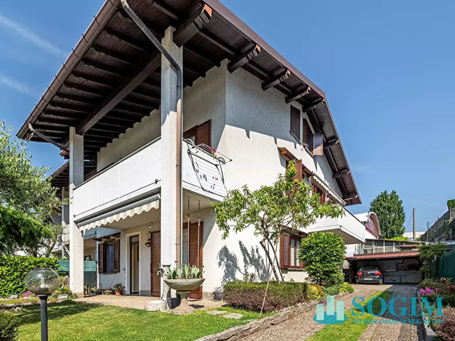 Immagine 6 di Villa in vendita  in Via Valtellina a Merone