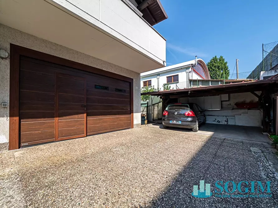 Immagine 7 di Villa in vendita  in Via Valtellina a Merone