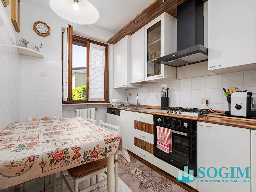 Immagine 10 di Villa in vendita  in Via Valtellina a Merone