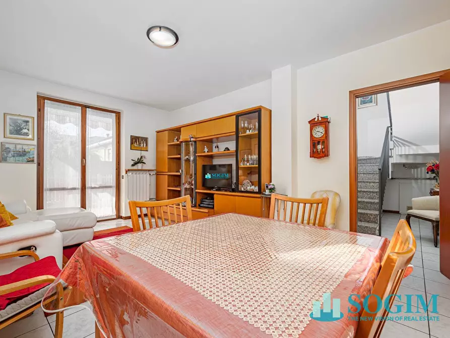 Immagine 13 di Villa in vendita  in Via Valtellina a Merone