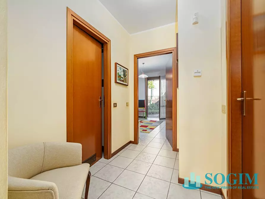 Immagine 15 di Villa in vendita  in Via Valtellina a Merone
