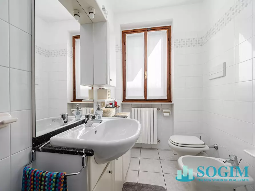 Immagine 17 di Villa in vendita  in Via Valtellina a Merone