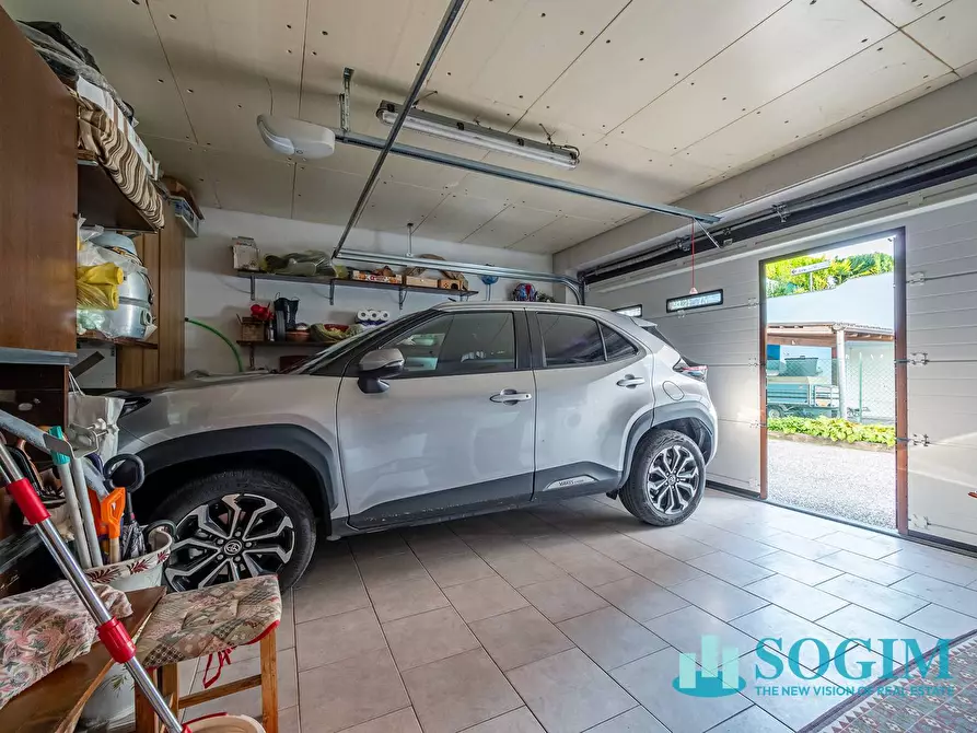Immagine 18 di Villa in vendita  in Via Valtellina a Merone