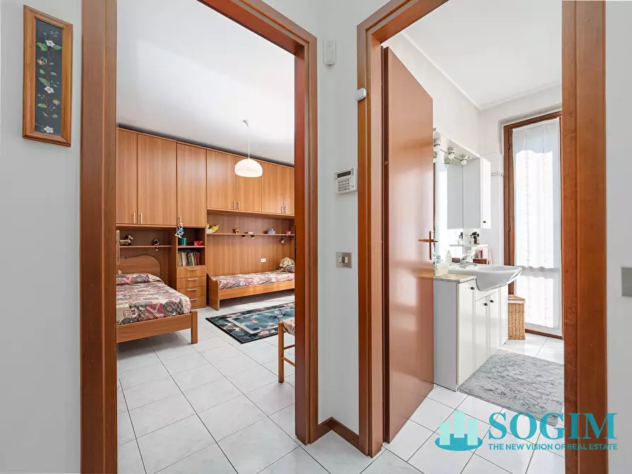 Immagine 29 di Villa in vendita  in Via Valtellina a Merone