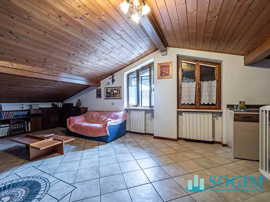 Immagine 37 di Villa in vendita  in Via Valtellina a Merone