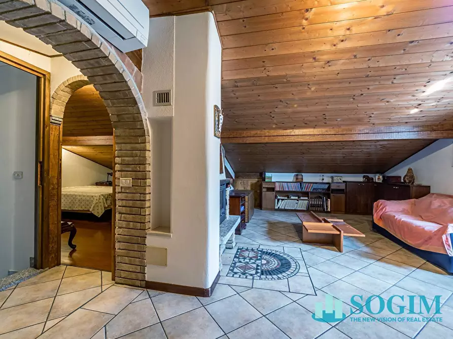 Immagine 38 di Villa in vendita  in Via Valtellina a Merone