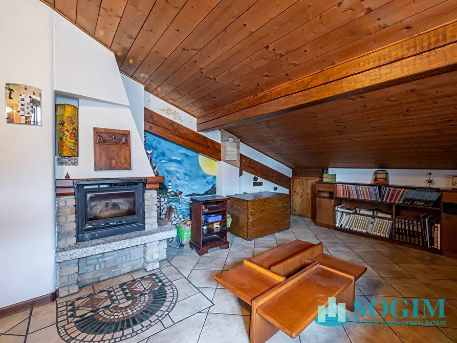 Immagine 39 di Villa in vendita  in Via Valtellina a Merone