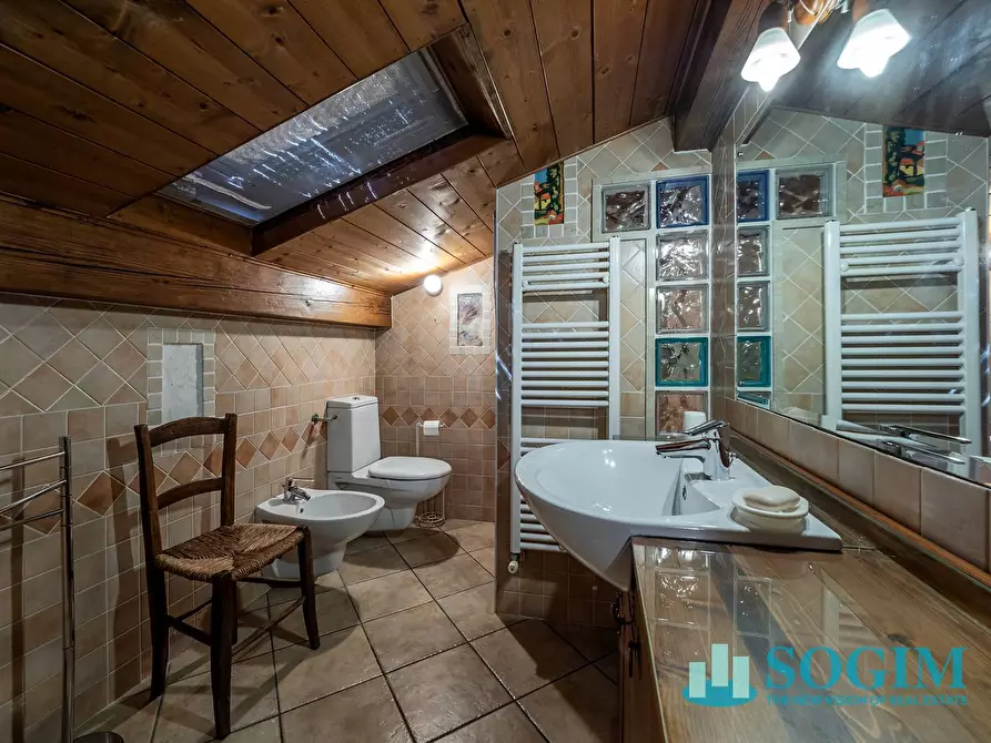 Immagine 42 di Villa in vendita  in Via Valtellina a Merone