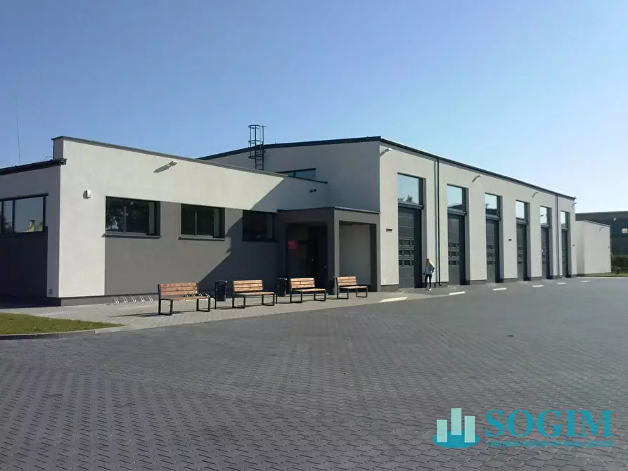 Immagine 9 di Locale commerciale in vendita  in Via Puecher 2 a Turate