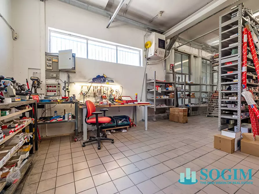 Immagine 16 di Locale commerciale in vendita  in Via Gabriele D'Annunzio a Como