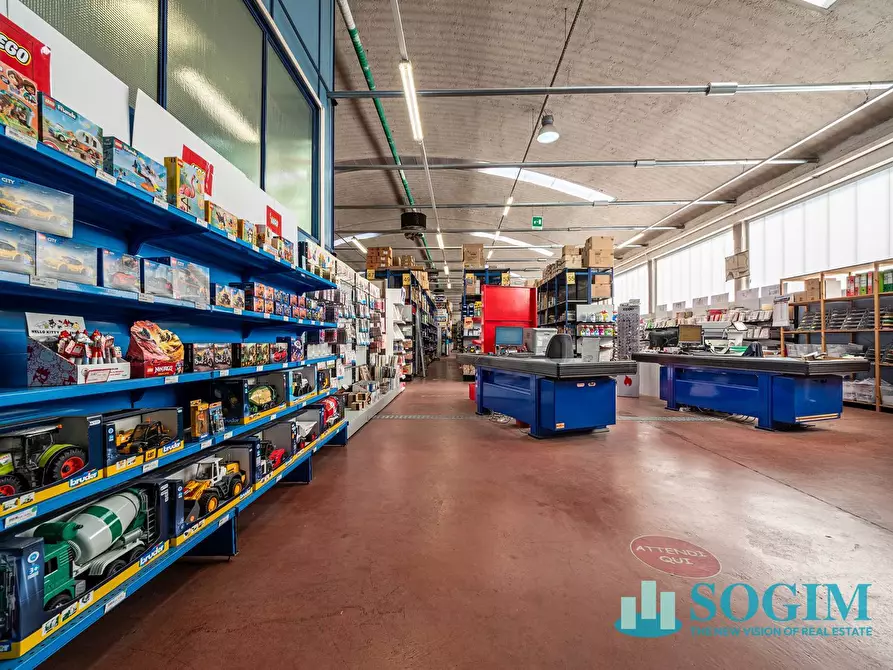 Immagine 7 di Locale commerciale in vendita  in VIa Pasquale Paoli 39 a Como