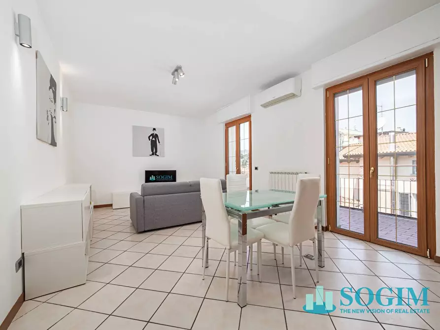 Immagine 1 di Appartamento in vendita  in Viale Lecco 7 a Como