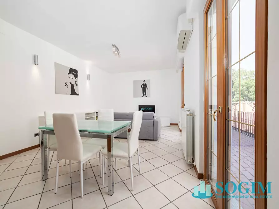 Immagine 5 di Appartamento in vendita  in Viale Lecco 7 a Como