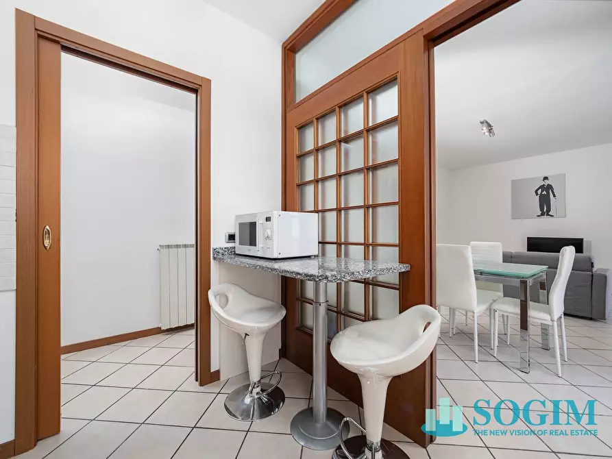Immagine 9 di Appartamento in vendita  in Viale Lecco 7 a Como