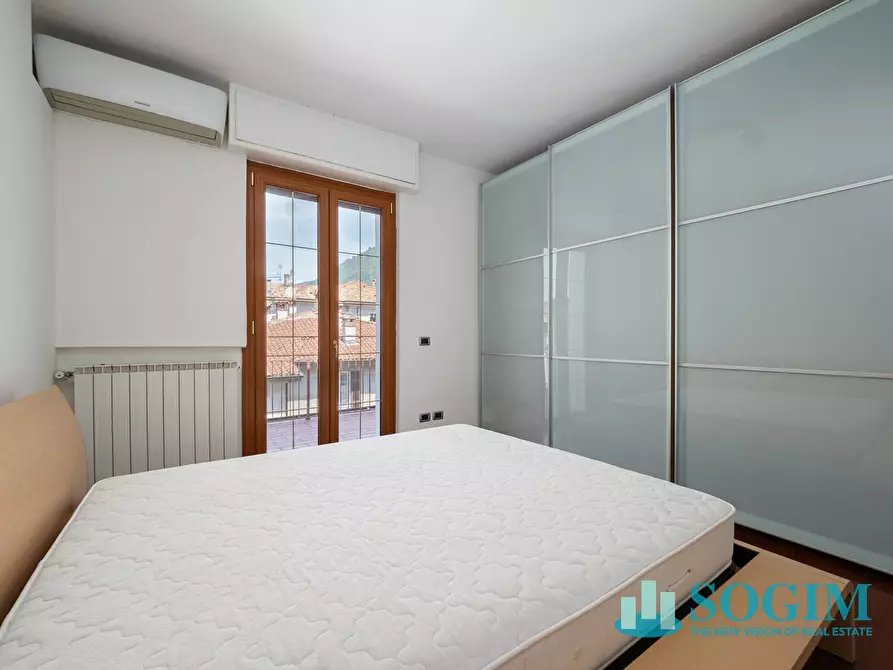 Immagine 15 di Appartamento in vendita  in Viale Lecco 7 a Como