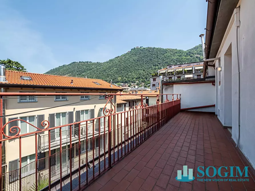 Immagine 19 di Appartamento in vendita  in Viale Lecco 7 a Como