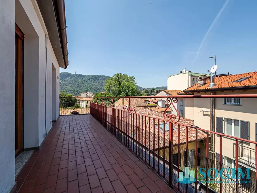 Immagine 20 di Appartamento in vendita  in Viale Lecco 7 a Como