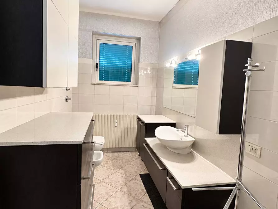 Immagine 9 di Appartamento in vendita  in Viale  Romagna 1 a Cologno Monzese