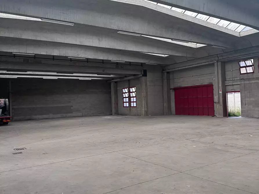Immagine 4 di Capannone industriale in vendita  in via Presolana 7 a Lentate Sul Seveso