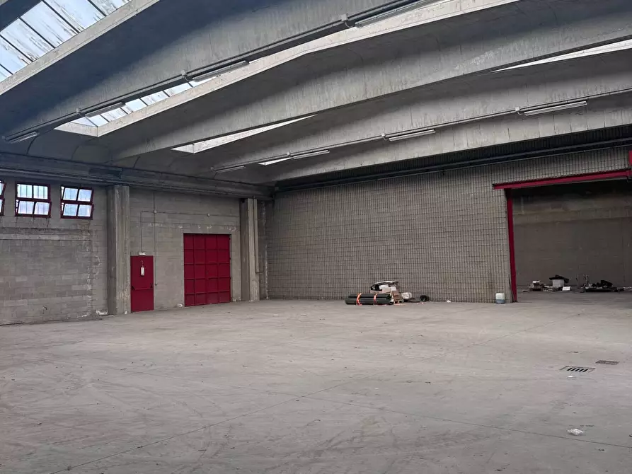 Immagine 2 di Capannone industriale in vendita  in via Presolana 7 a Lentate Sul Seveso