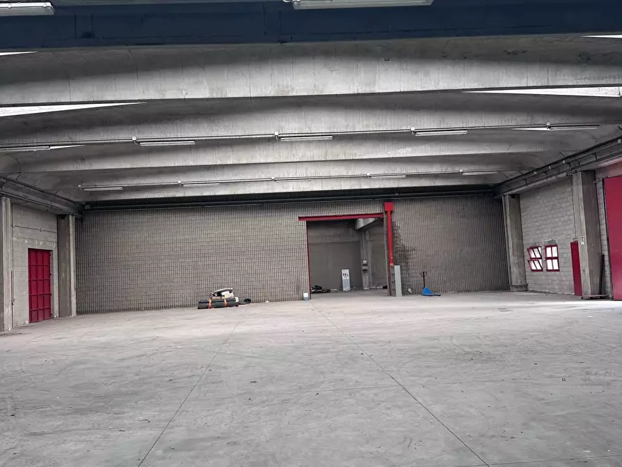 Immagine 5 di Capannone industriale in vendita  in via Presolana 7 a Lentate Sul Seveso