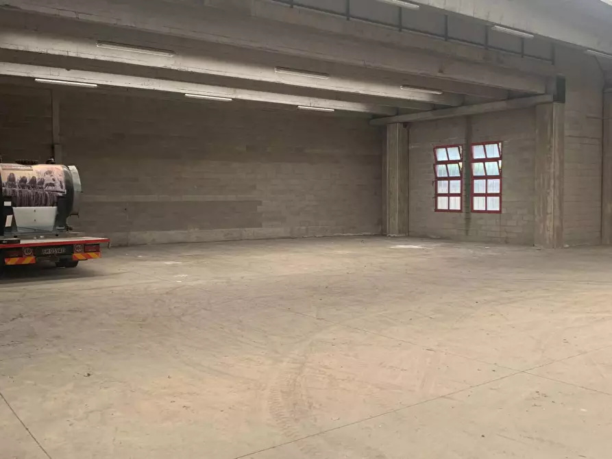 Immagine 10 di Capannone industriale in vendita  in via Presolana 7 a Lentate Sul Seveso