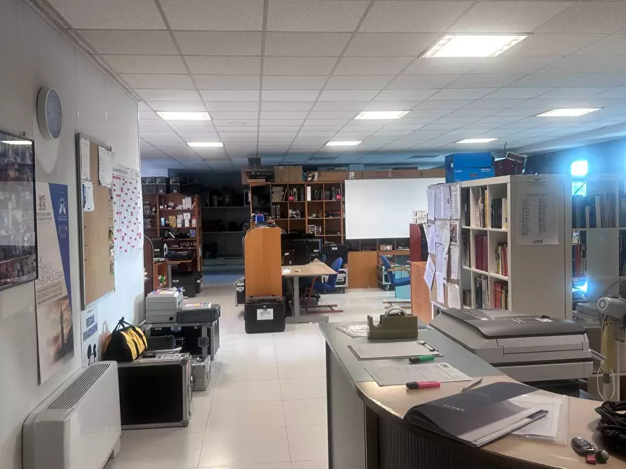 Immagine 8 di Laboratorio in vendita  in via G. Di Vittorio 26 a Bovisio-Masciago