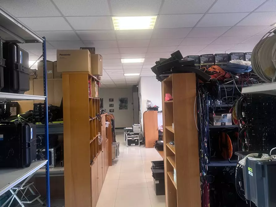 Immagine 10 di Laboratorio in vendita  in via G. Di Vittorio 26 a Bovisio-Masciago