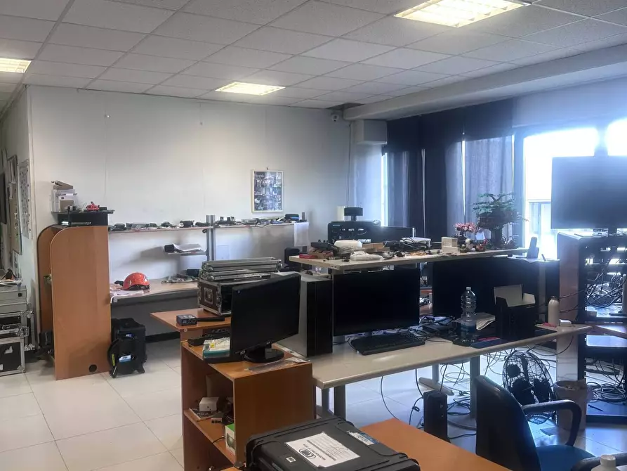 Immagine 11 di Laboratorio in vendita  in via G. Di Vittorio 26 a Bovisio-Masciago