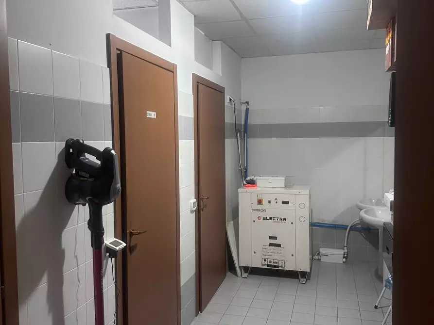 Immagine 12 di Laboratorio in vendita  in via G. Di Vittorio 26 a Bovisio-Masciago