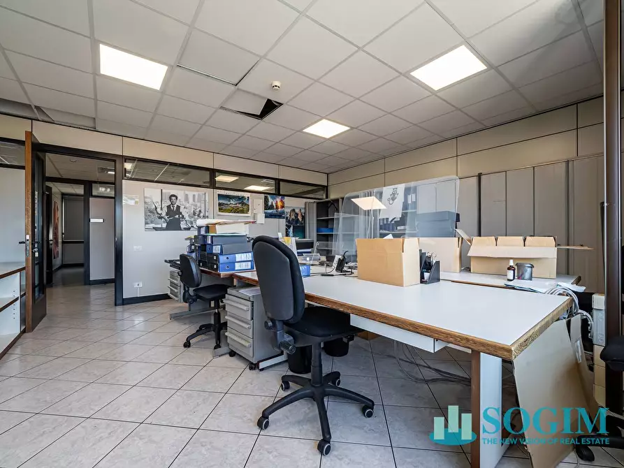 Immagine 16 di Ufficio in vendita  in Via del lavoro 8 a Como