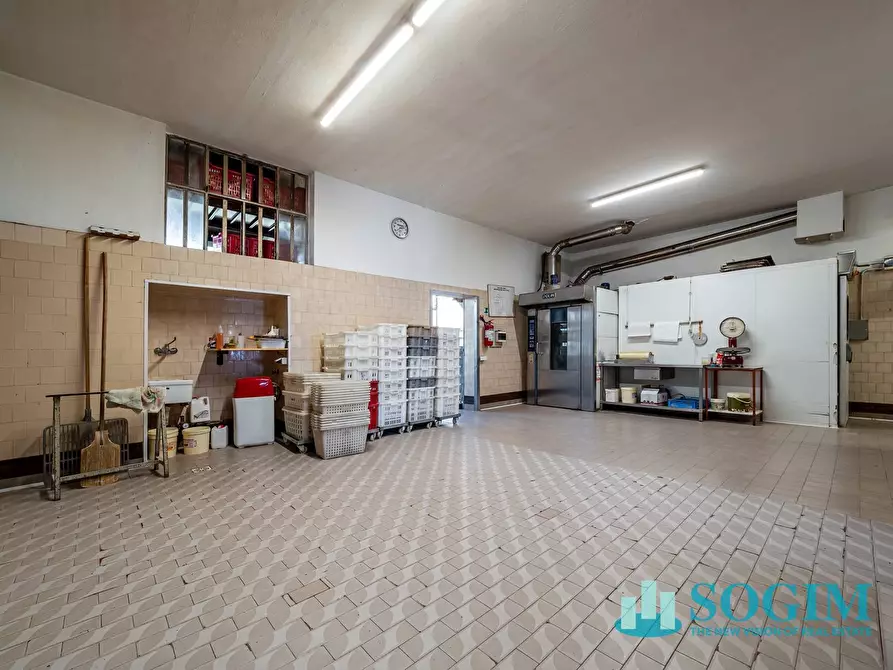 Immagine 4 di Locale commerciale in vendita  in Via carducci 16 a Solbiate Con Cagno