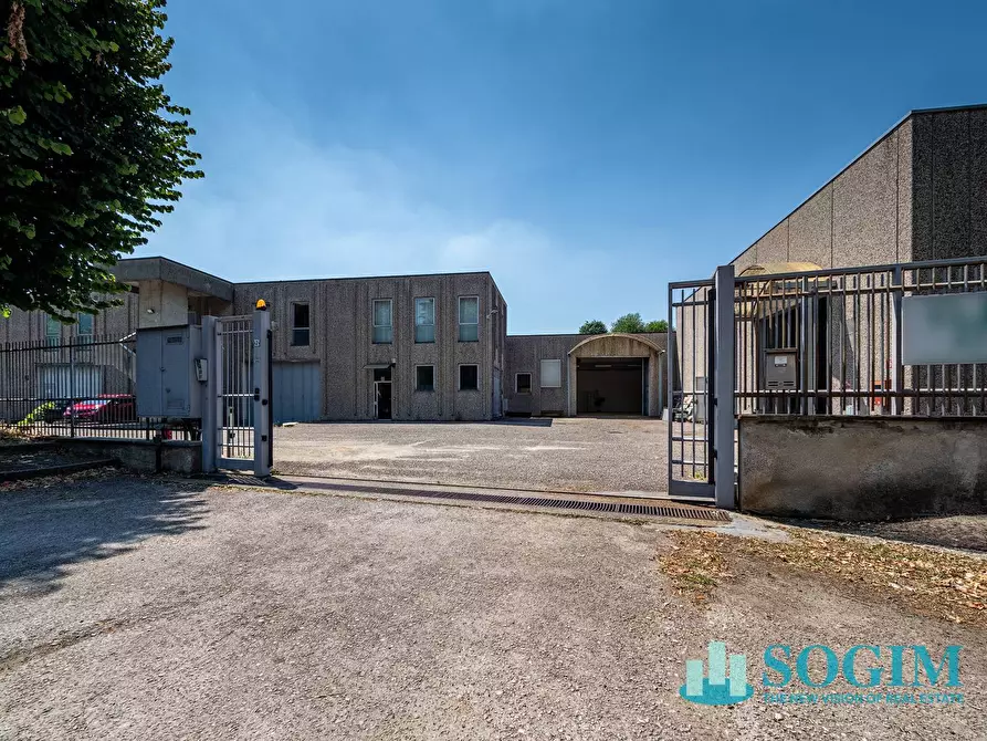 Immagine 13 di Capannone industriale in vendita  in Via Bisbino 2 a Cantù
