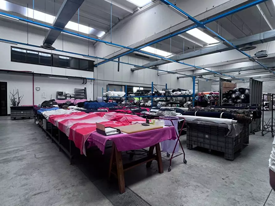 Immagine 15 di Capannone industriale in vendita  in Viale delle Industrie 4 a Lonate Pozzolo