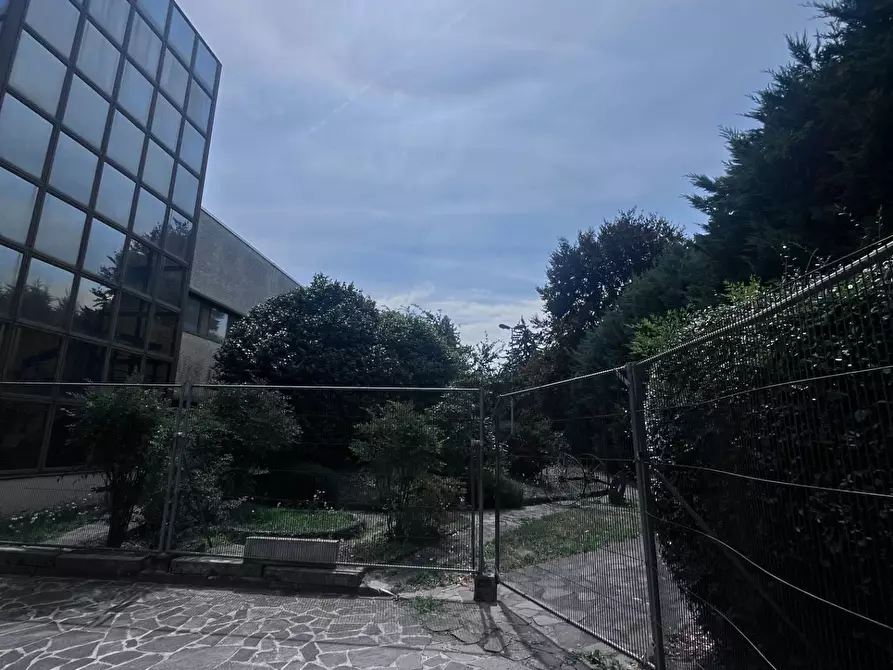 Immagine 1 di Capannone industriale in vendita  in Viale delle Industrie 4 a Lonate Pozzolo