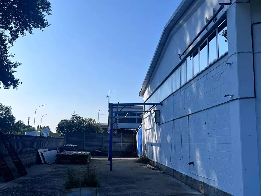 Immagine 2 di Capannone industriale in vendita  in Via Edison 2 a Zibido San Giacomo