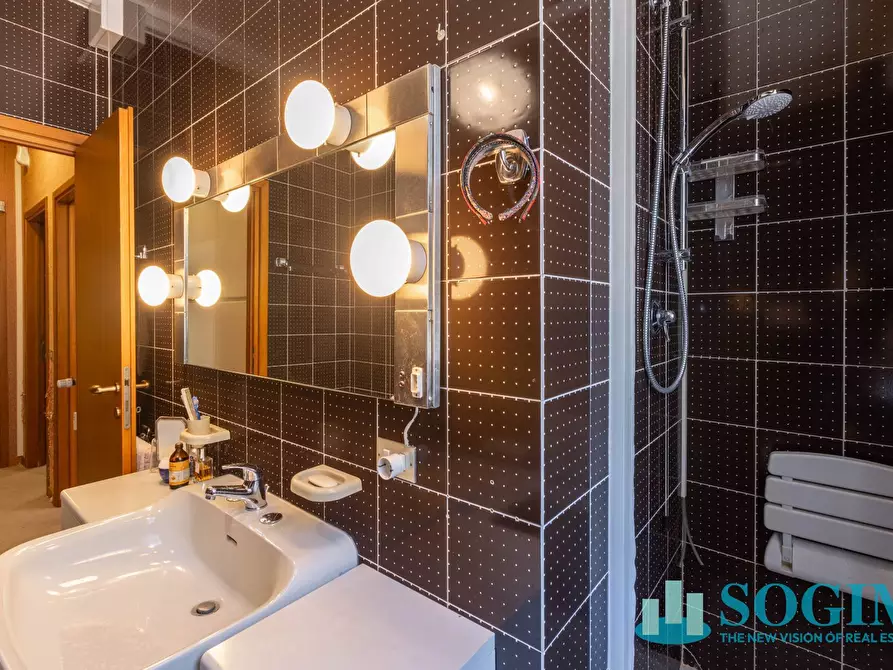 Immagine 23 di Appartamento in vendita  in via Bellini 25 a Monza