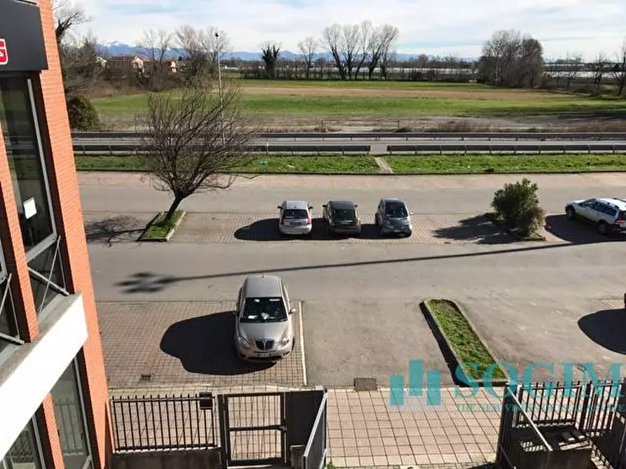 Immagine 5 di Locale commerciale in vendita  in Einaudi 8 a Pessano Con Bornago