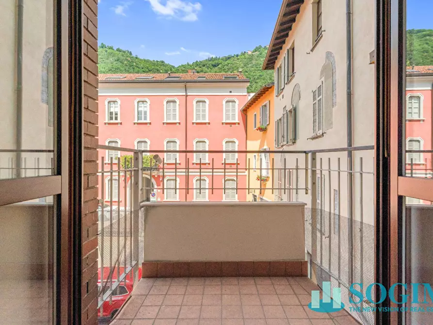 Immagine 11 di Appartamento in vendita  in Piazza Roma a Como