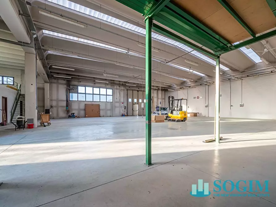 Immagine 9 di Capannone industriale in affitto  in Via Sant'agata 51/B a Mariano Comense