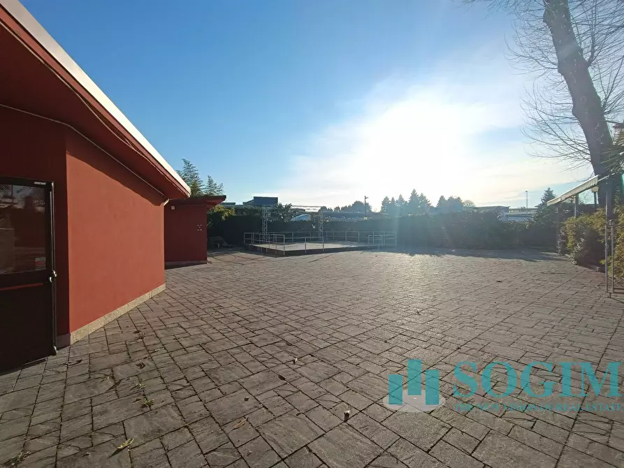 Immagine 5 di Locale commerciale in affitto  in Via Repubblica 7 a Lurate Caccivio