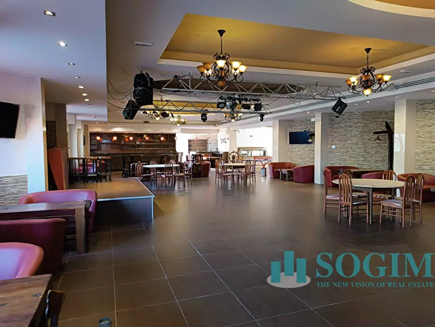 Immagine 12 di Locale commerciale in affitto  in Via Repubblica 7 a Lurate Caccivio