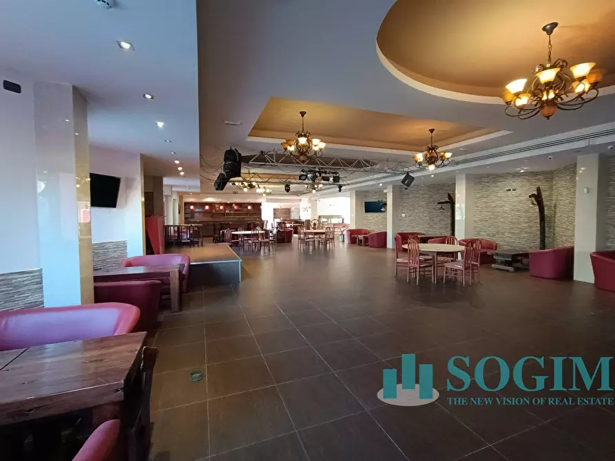 Immagine 13 di Locale commerciale in affitto  in Via Repubblica 7 a Lurate Caccivio