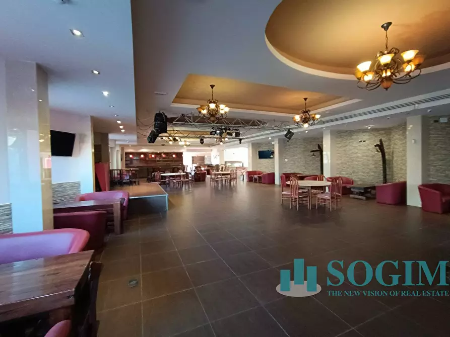 Immagine 14 di Locale commerciale in affitto  in Via Repubblica 7 a Lurate Caccivio